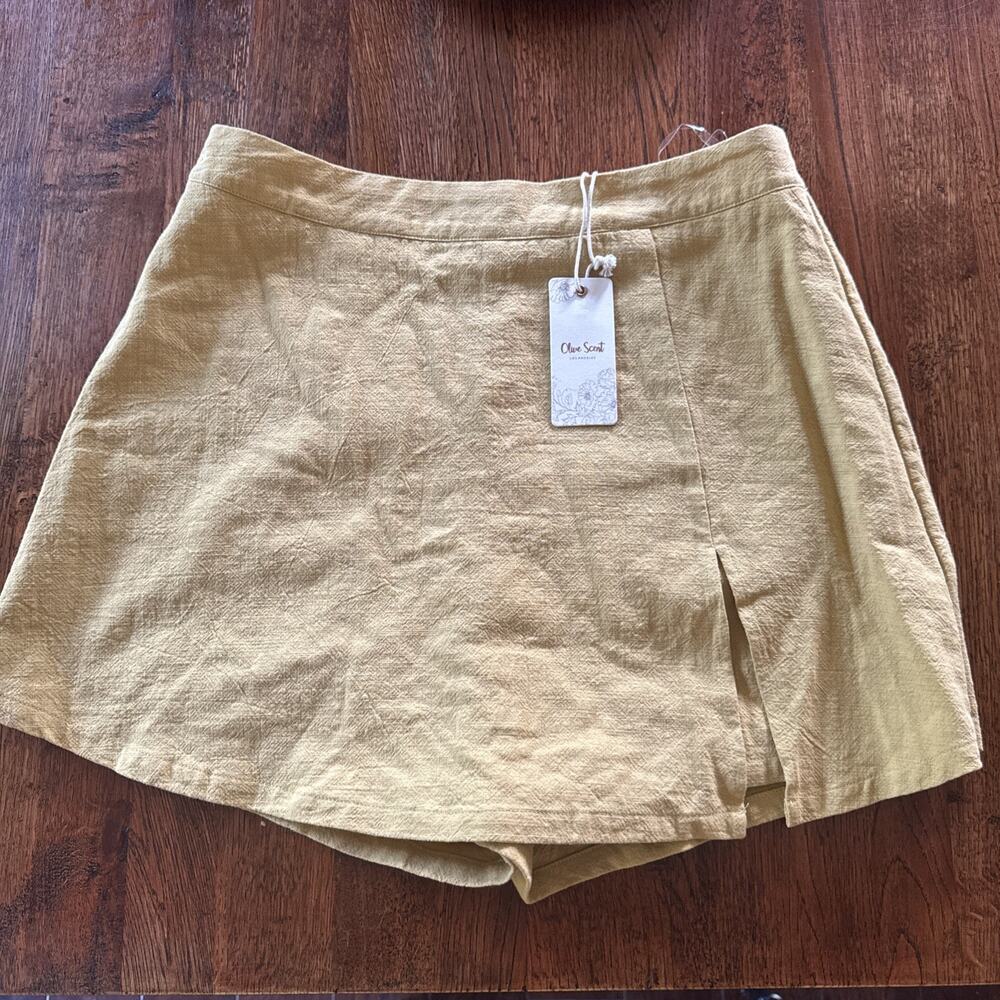 Olive Scent Women's Mustard Solid Mini Skirt Zipper Accent Zip M